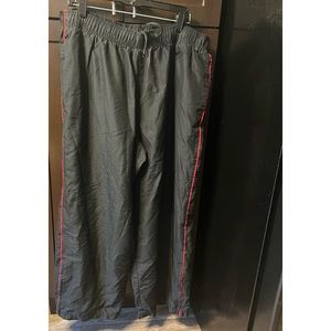 Sports pants with mesh inside